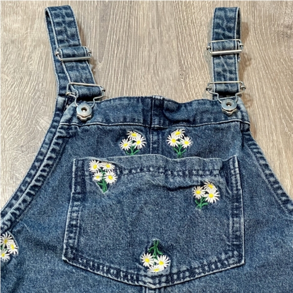 H&M | Daisy Print Blue Jean Bib Overall Jumper Dress Frayed Hem Women's Size 2 - Picture 2 of 6